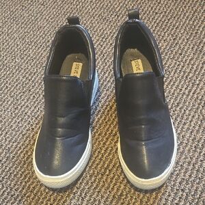 Host Pick 🎉 Steve Madden Black leather Slip-On loafers